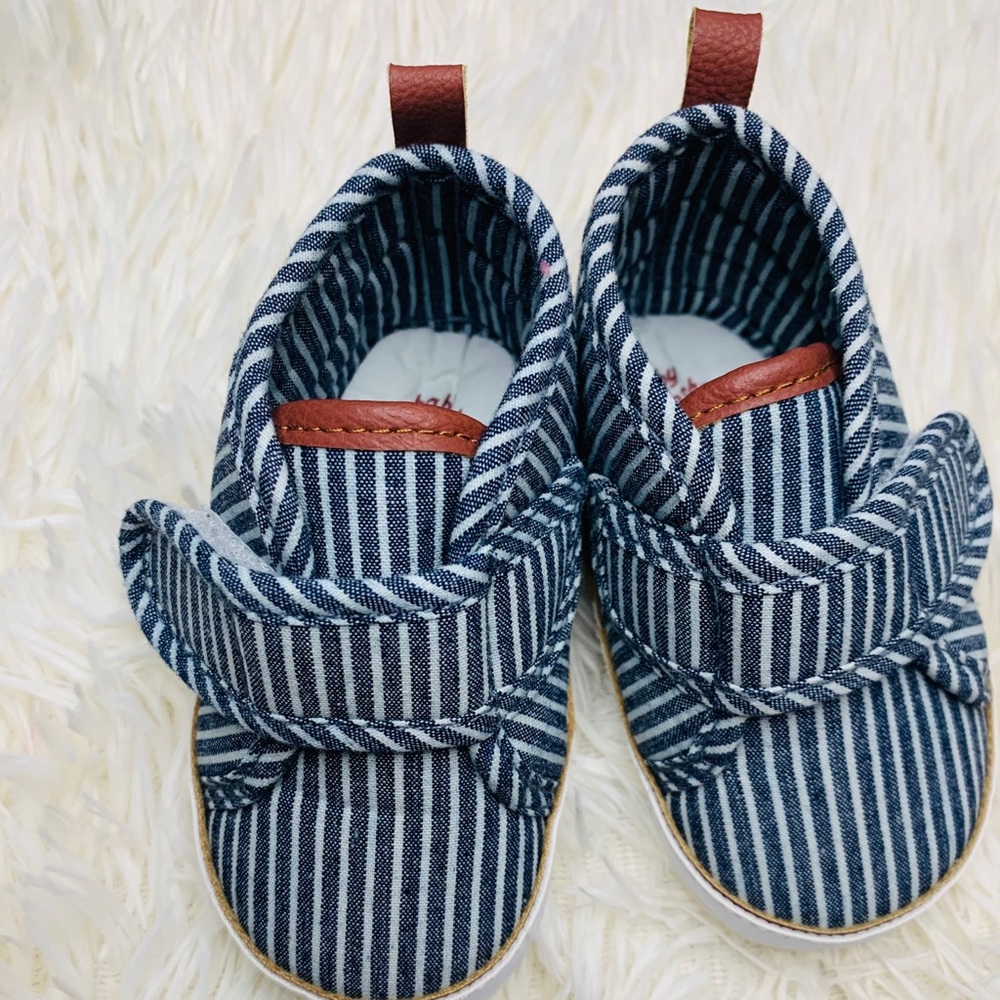 Oshkosh shoes Size 6-9 Months